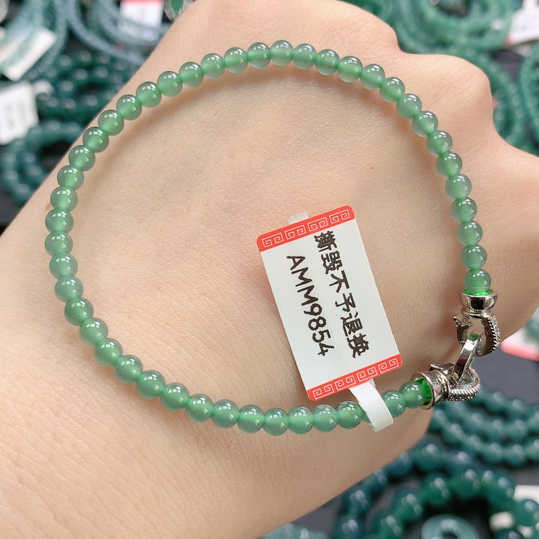 翡翠颈饰未镶嵌手串