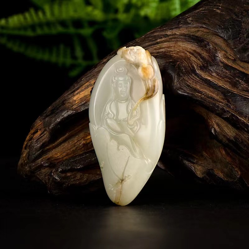 新疆和田玉白玉把件观音重72克
