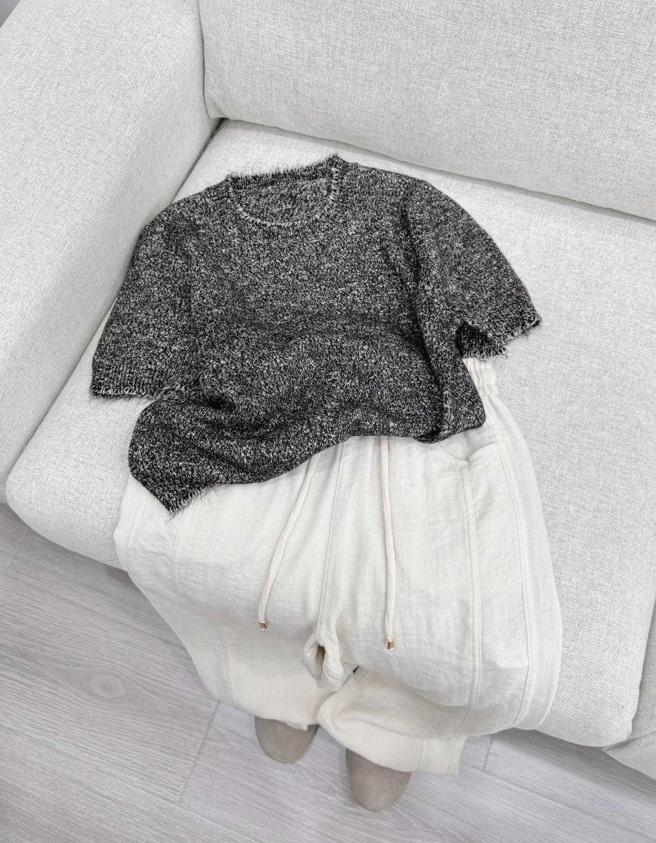 小朵家 ins穿搭#松弛休闲超细细闪格雷灰短袖9563