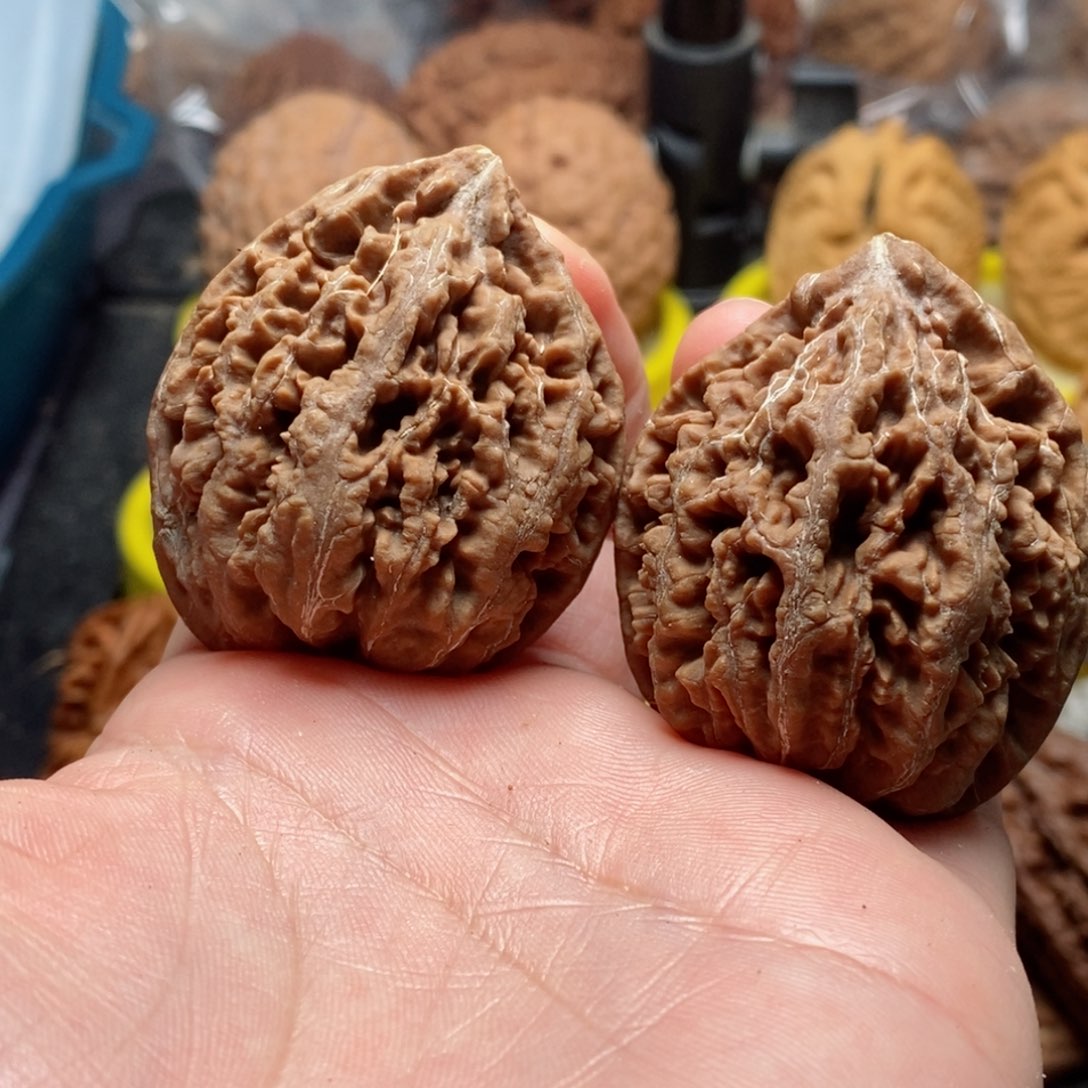 文玩核桃吊坠瑕疵1