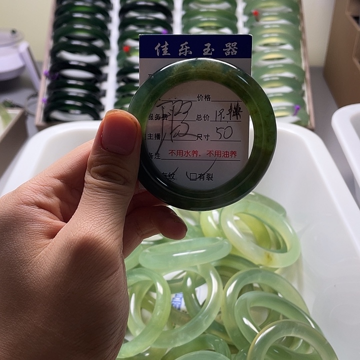 蛇纹石玉未镶嵌手镯