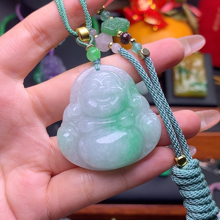 翡翠颈饰未镶嵌佛公