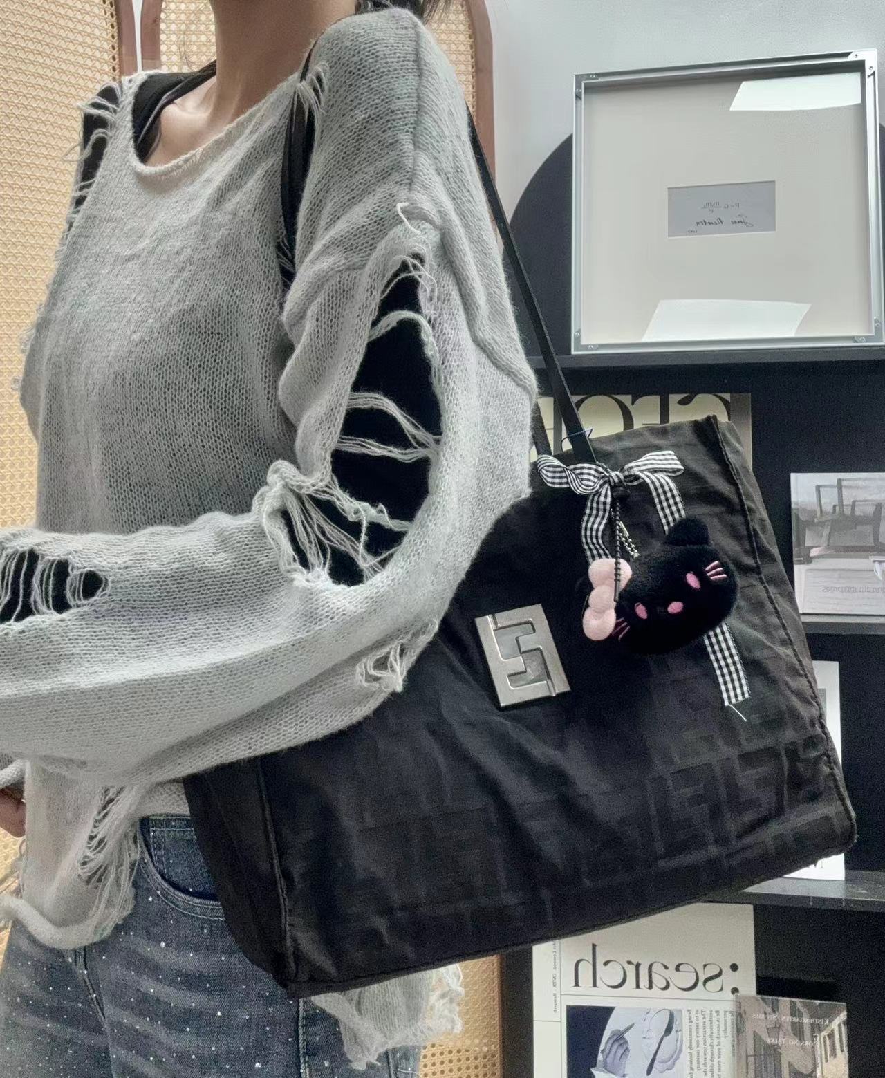 95新 FENDI/芬迪 黑银老花单肩包包托特包/秋境中古 1016
