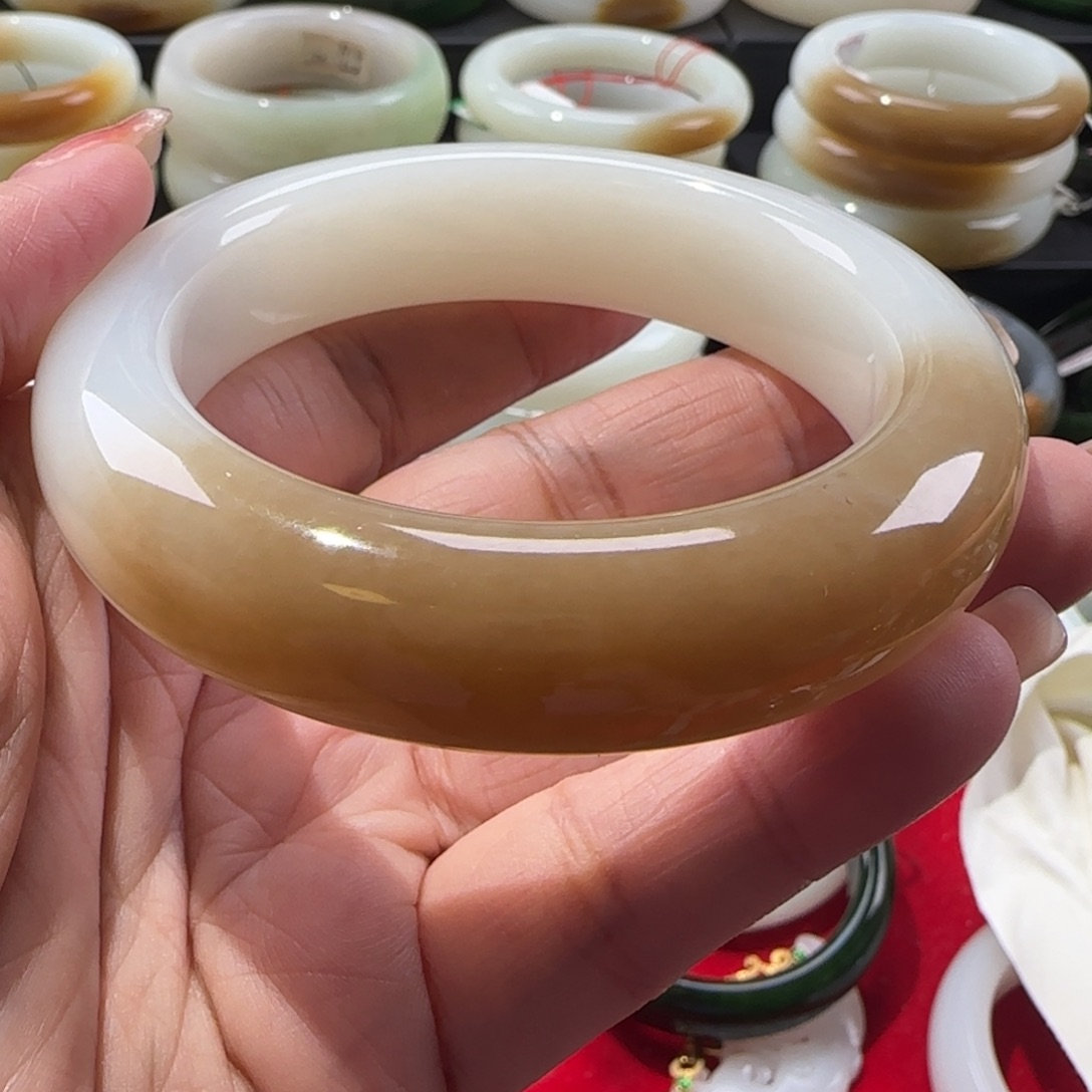 和田玉手镯未镶嵌