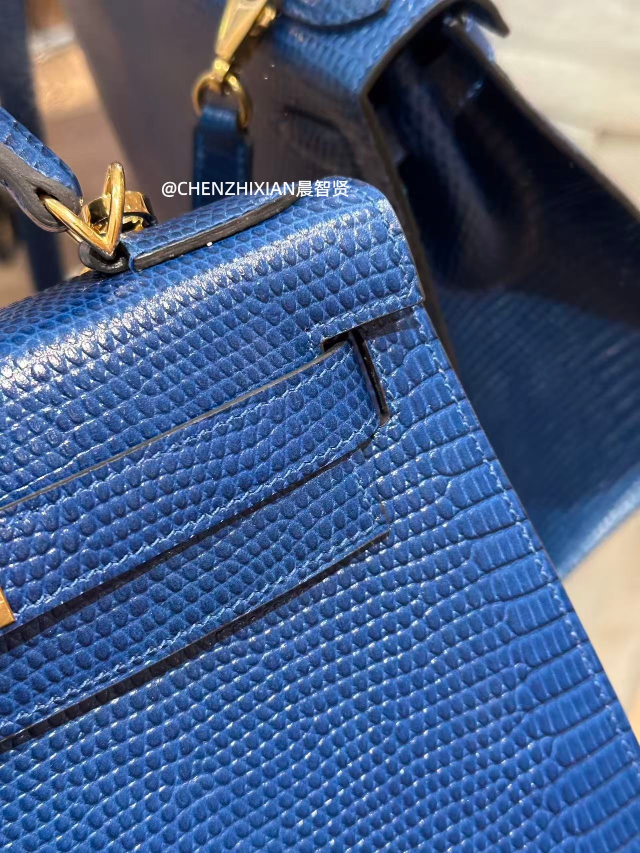 【蓝韵华章】28厘米宝石蓝蜥蜴压纹手提斜挎包