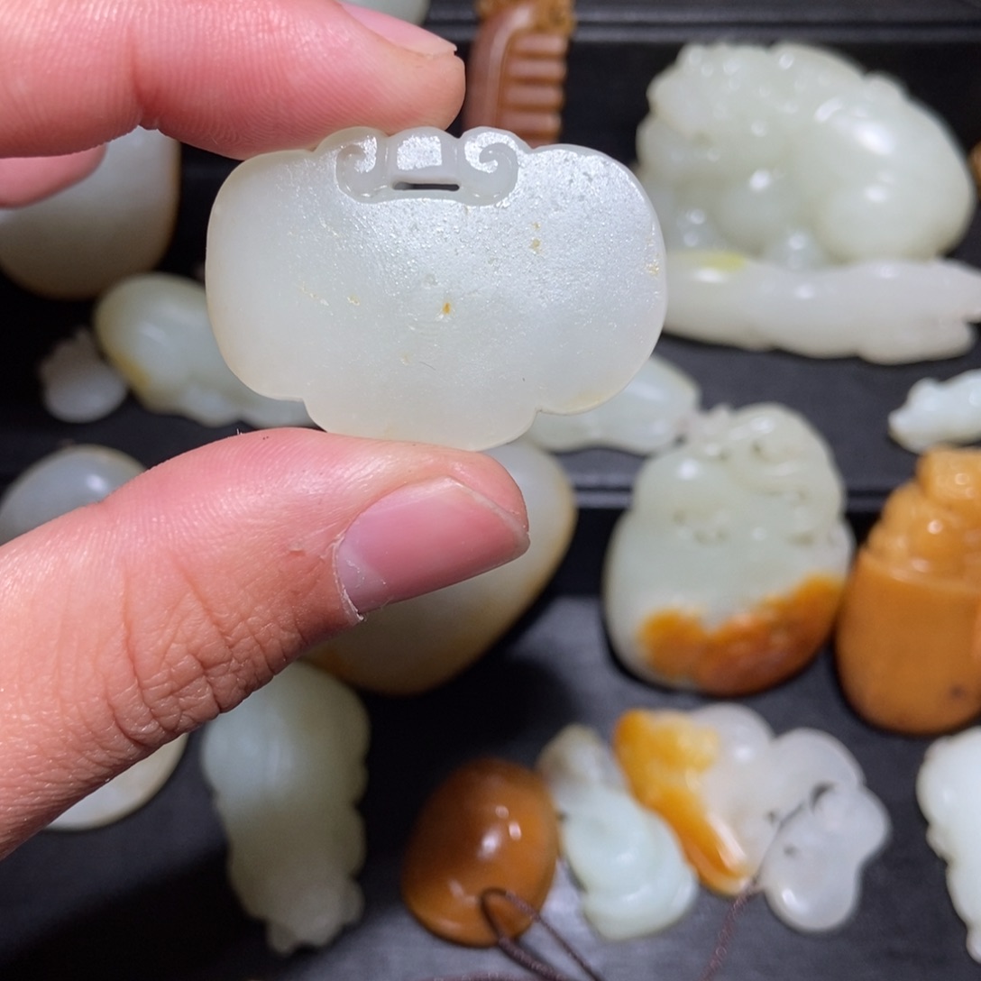 和田玉颈饰未镶嵌