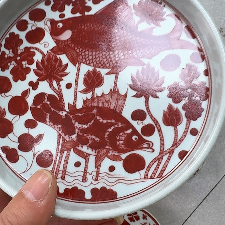 瓷片釉里红鱼藻大壶乘景德镇