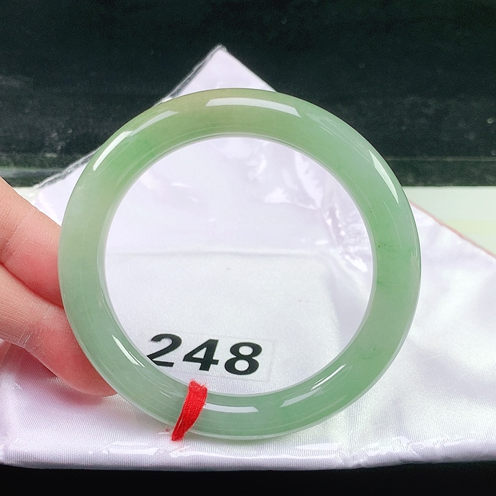 未镶嵌手镯（圆镯）翡翠248