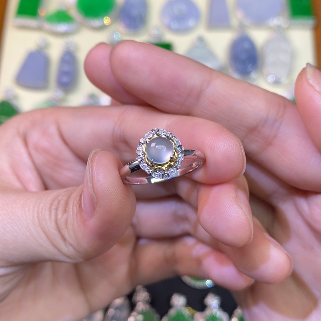 翡翠戒指18K金镶嵌戒指