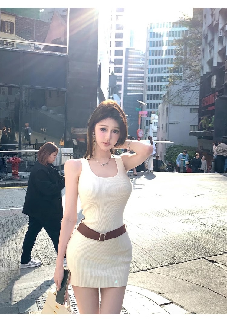 向晚. 韩女日记 配腰带U领针织修身包臀无袖背心裙