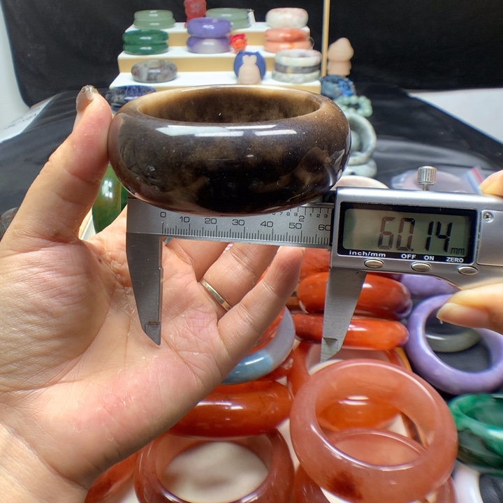 未镶嵌手镯石英质玉