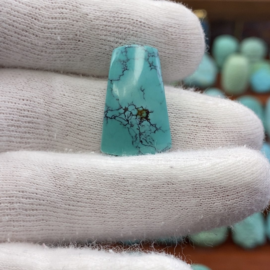 阳***阳绿松石未镶嵌珠宝奇石