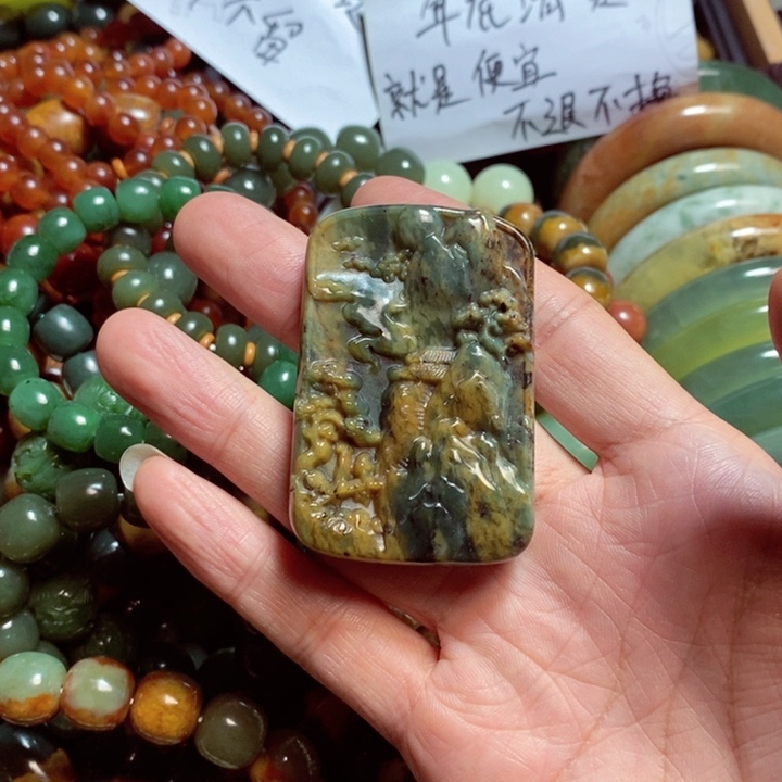 蛇纹石玉颈饰未镶嵌