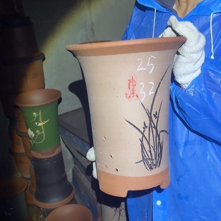 紫砂花盆紫砂花盆和一