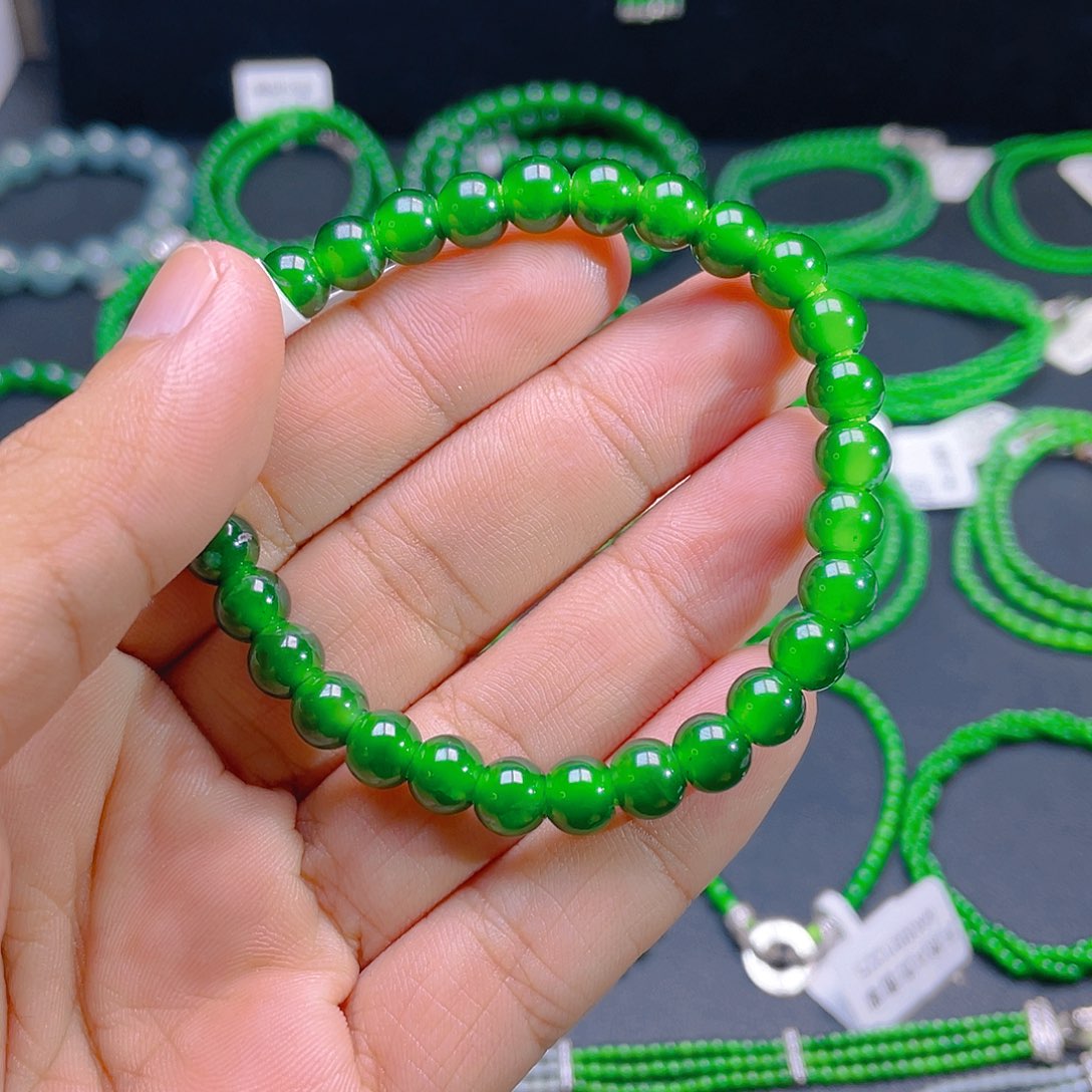 颈饰未镶嵌翡翠A货卡7