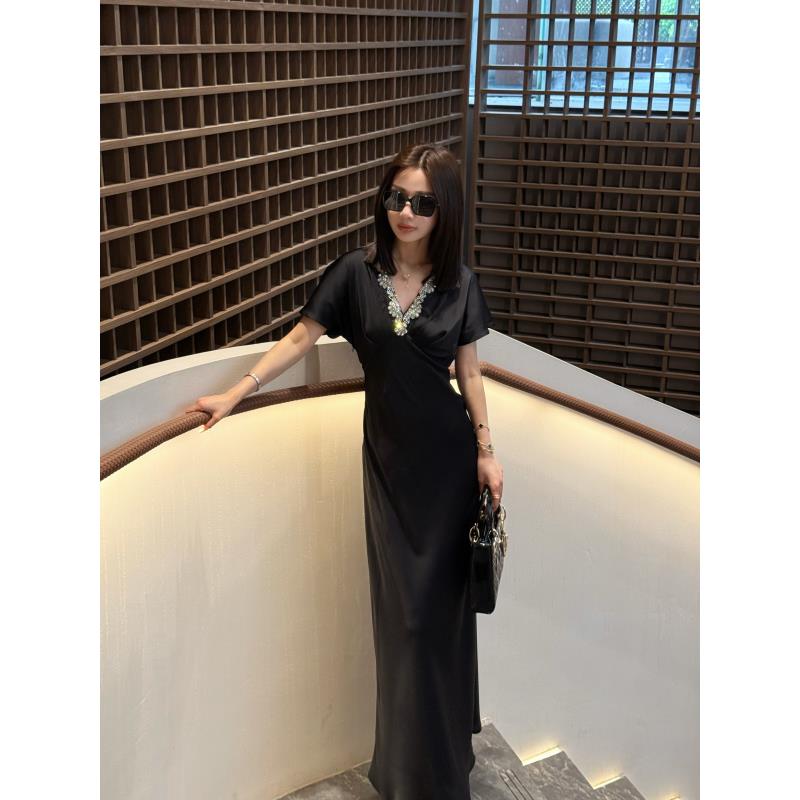 LUXURYMEMO【赫拉】高奢V领收腰时髦感极简ROW风连衣裙