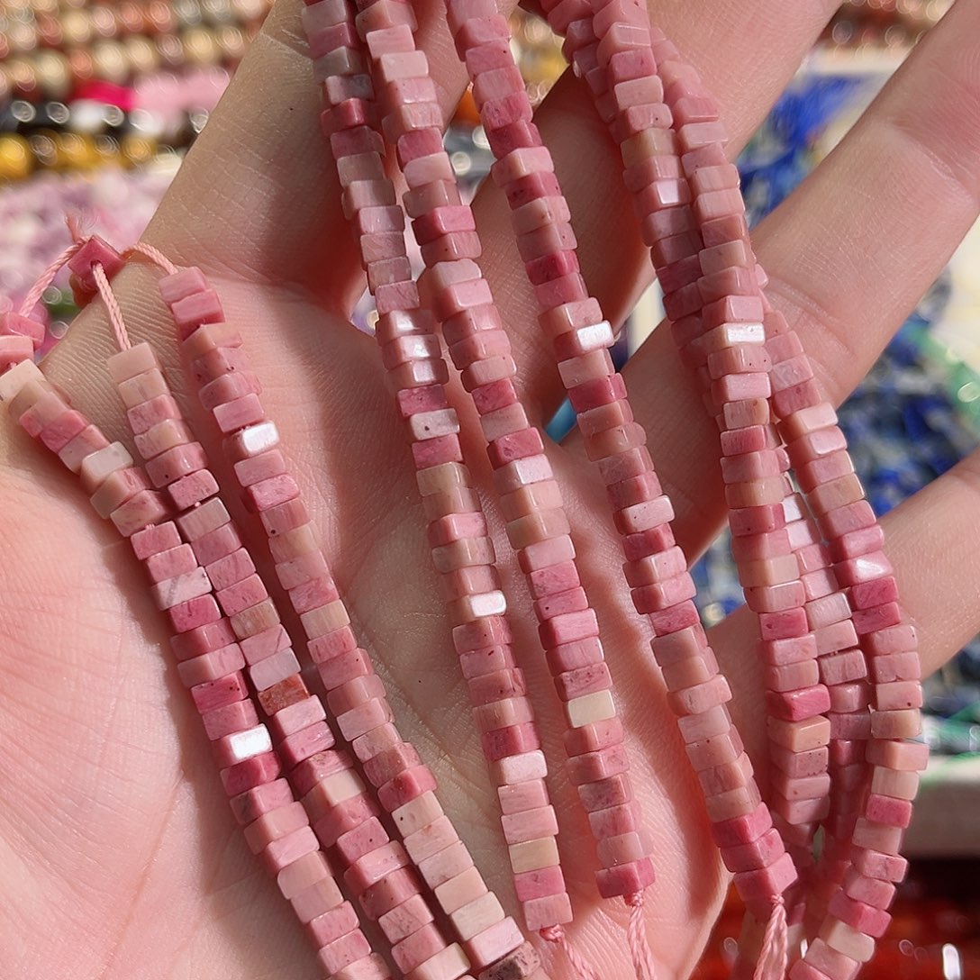 玛瑙/玉髓未镶嵌珠宝半成品红木纹方块一条4m