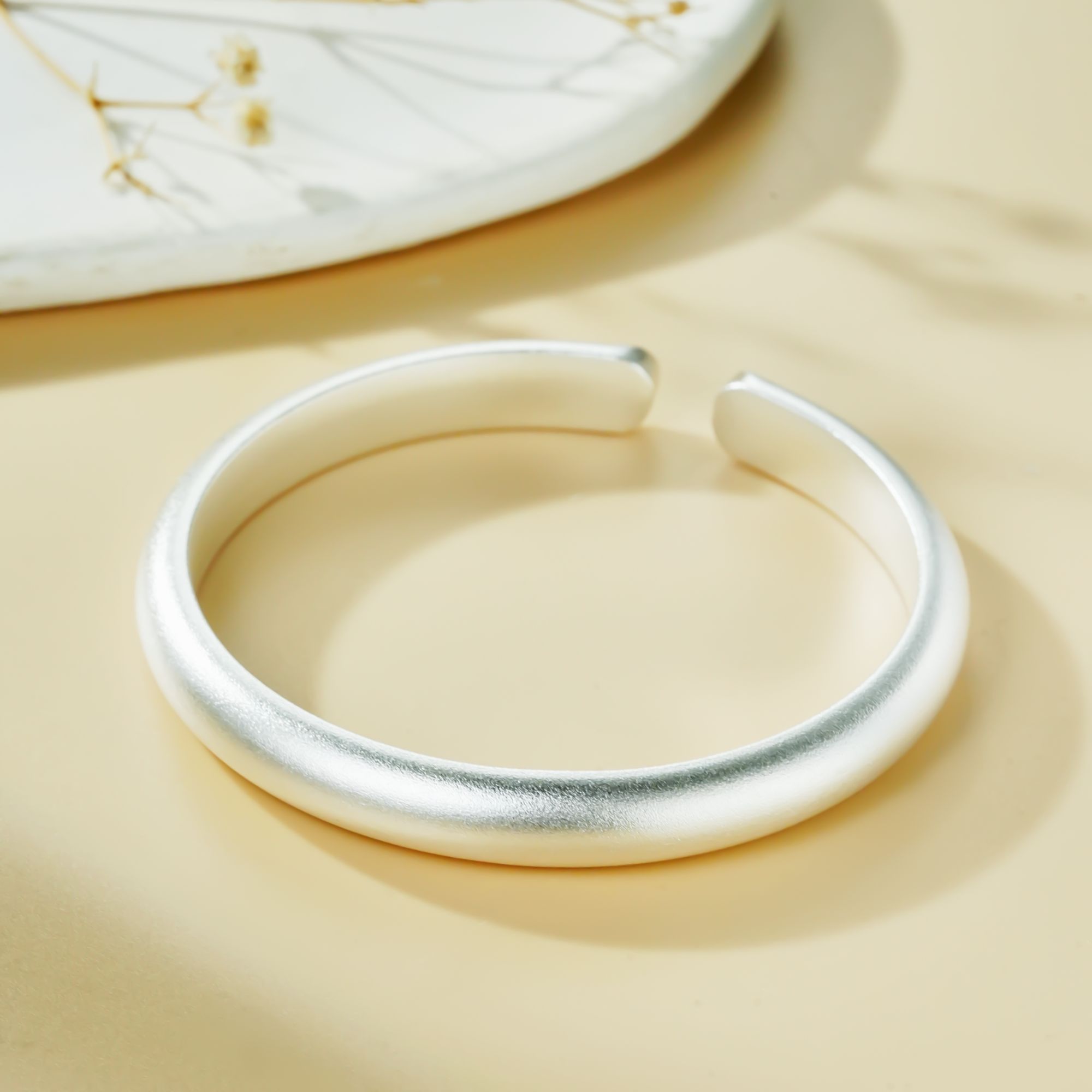 中国珠宝 足银手镯 999古法半圆百搭泥鳅背手镯58g手工简约实心镯