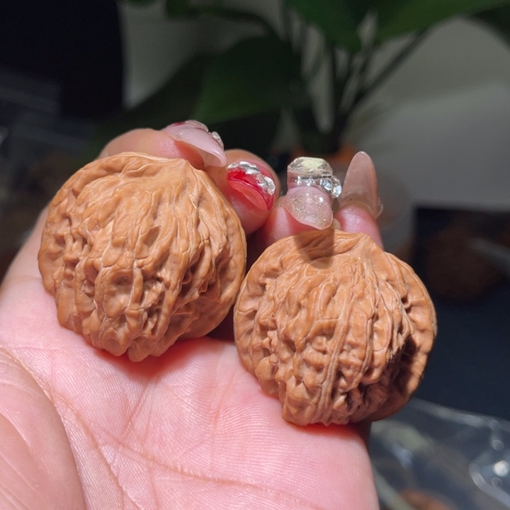 桃核把件                 36