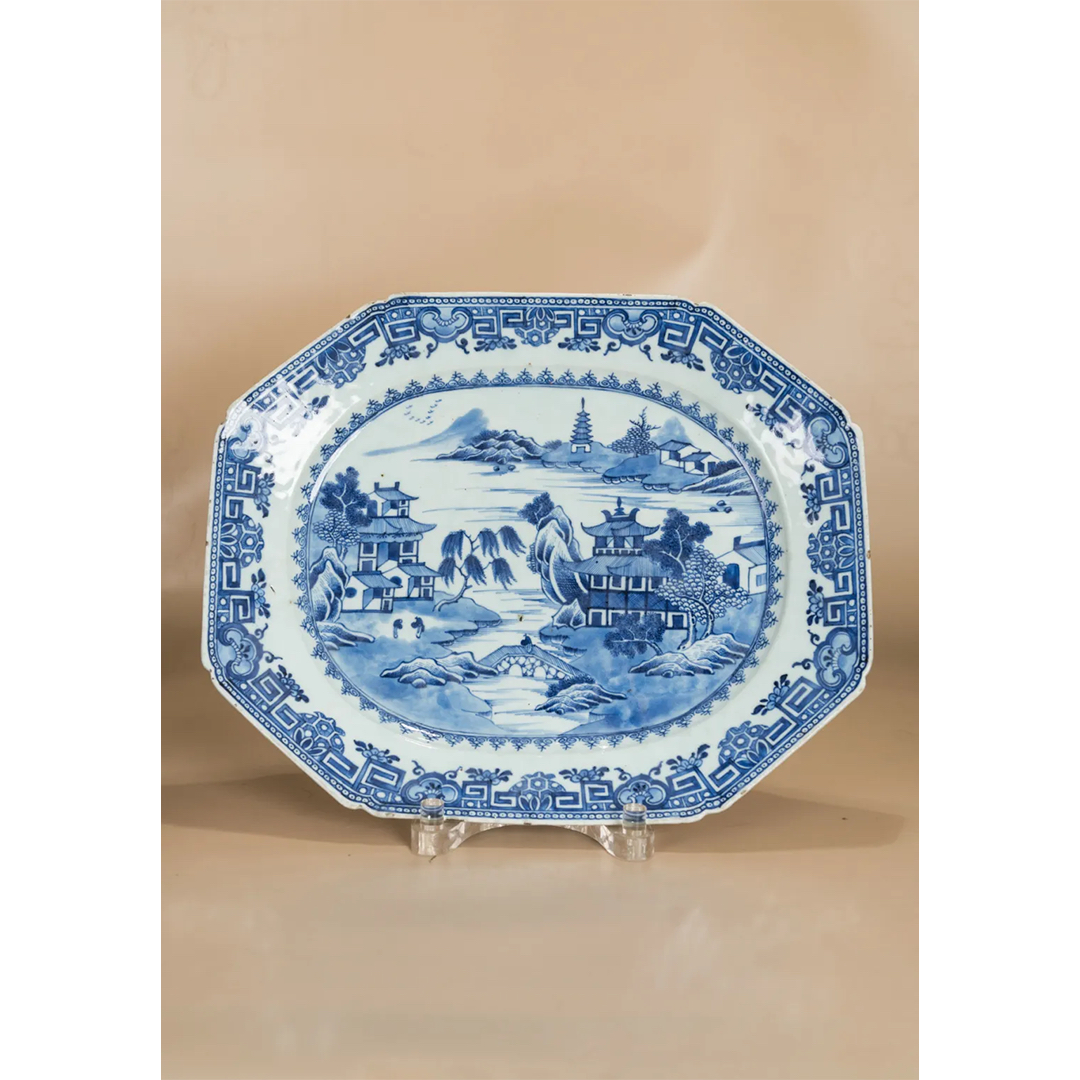 Lot  4   清  青花亭台楼阁方盘(1.9日瓷器拍卖 ）