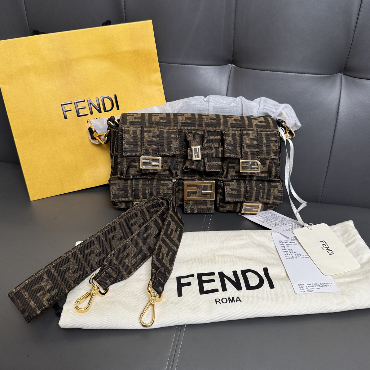 未使用 FENDI/芬迪 芬迪25年新款经典老花重工单肩斜挎包