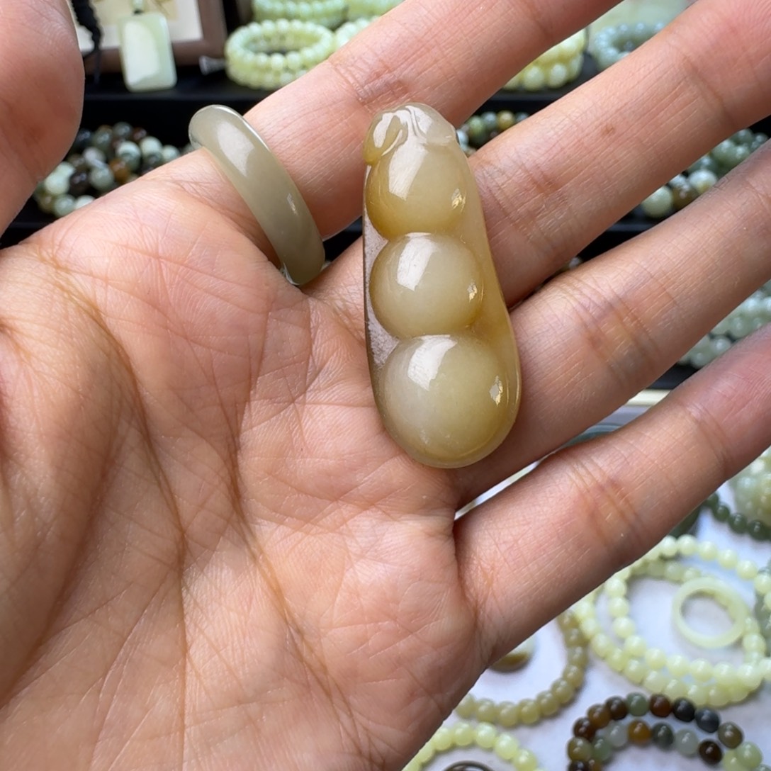 和田玉（糖玉）未镶嵌颈饰