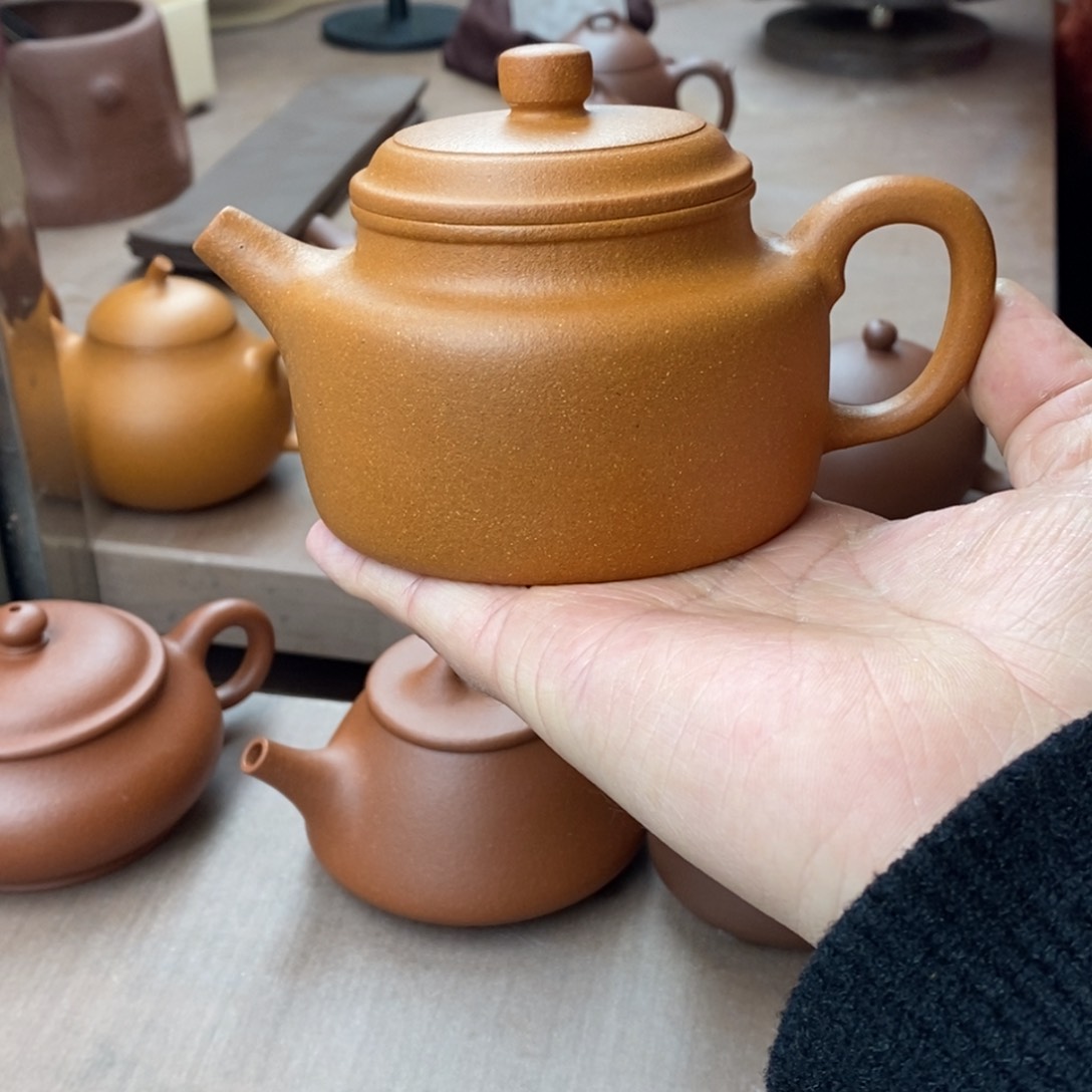 紫砂茶壶古**来紫砂德中