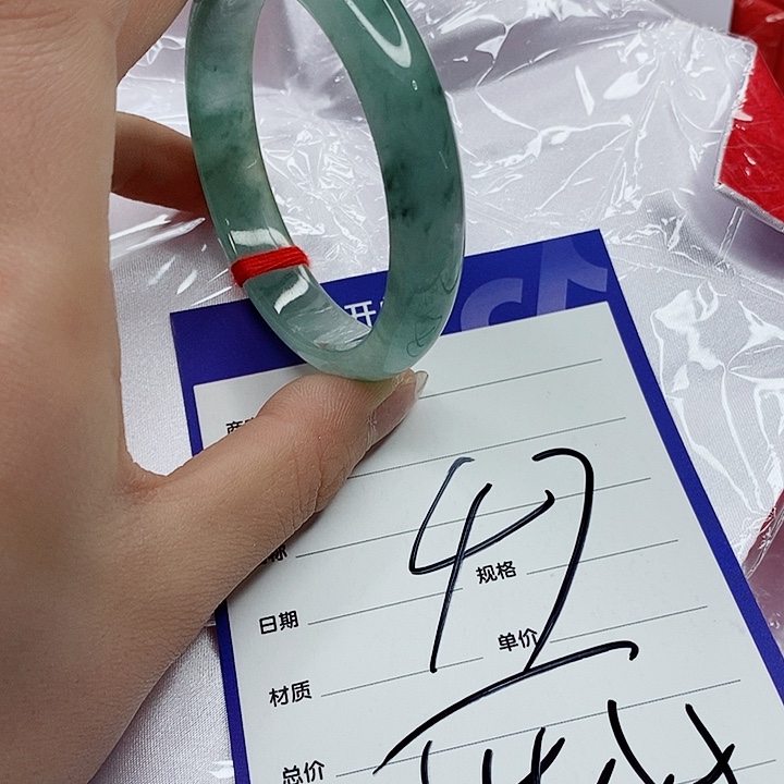 翡翠手镯（圆镯）未镶嵌翡翠