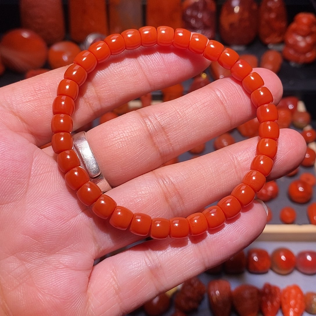 浩***哥南红玛瑙未镶嵌精工直切手串