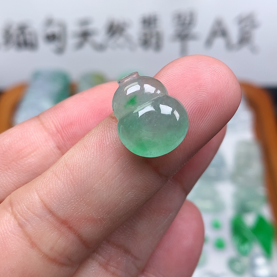 翡翠裸石缅甸天然A货翡翠阳绿葫芦