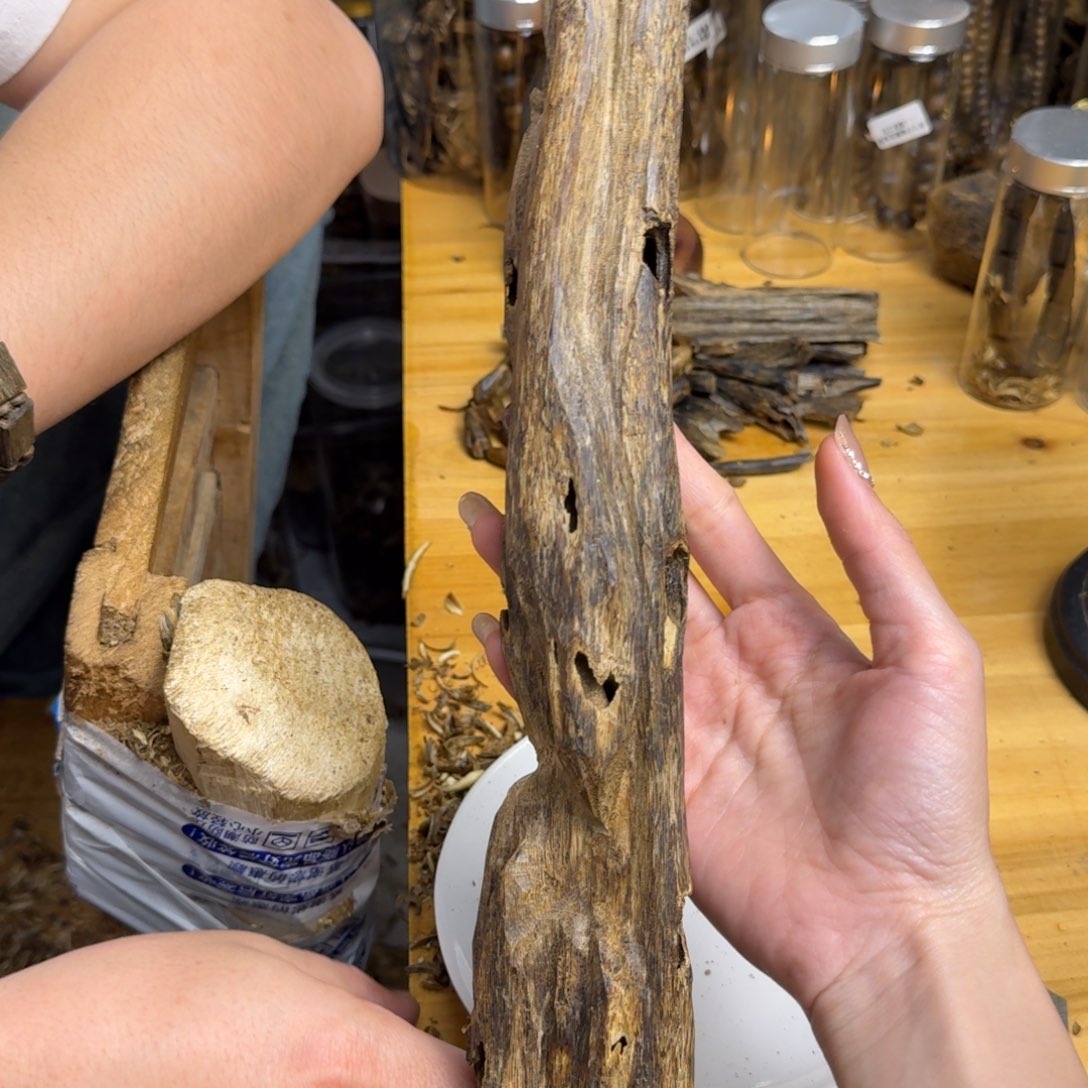 沉香手把件白棋品种块料122克