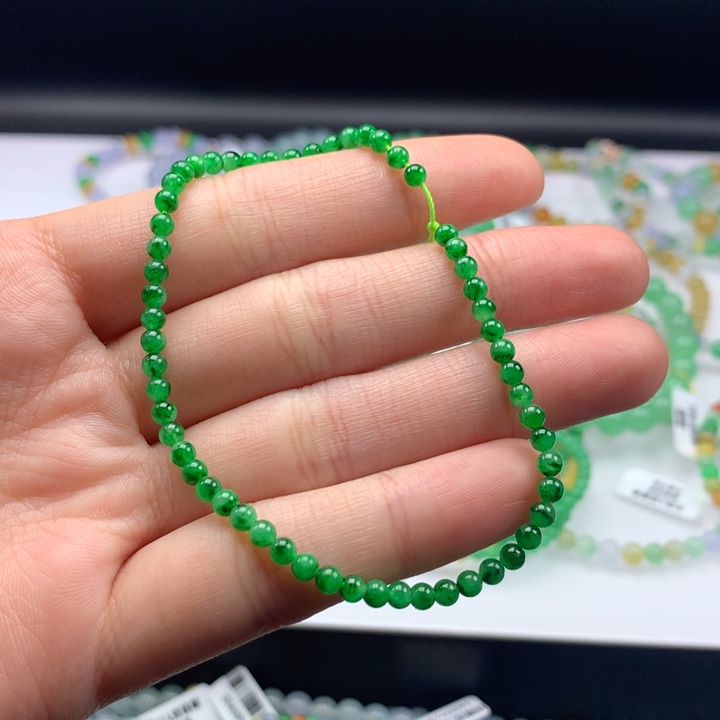 翡翠手镯未镶嵌卡