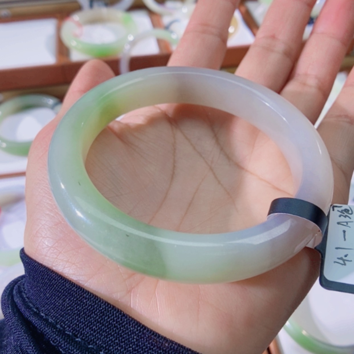 【闪购商品】未镶嵌手镯和田玉（翠青玉）