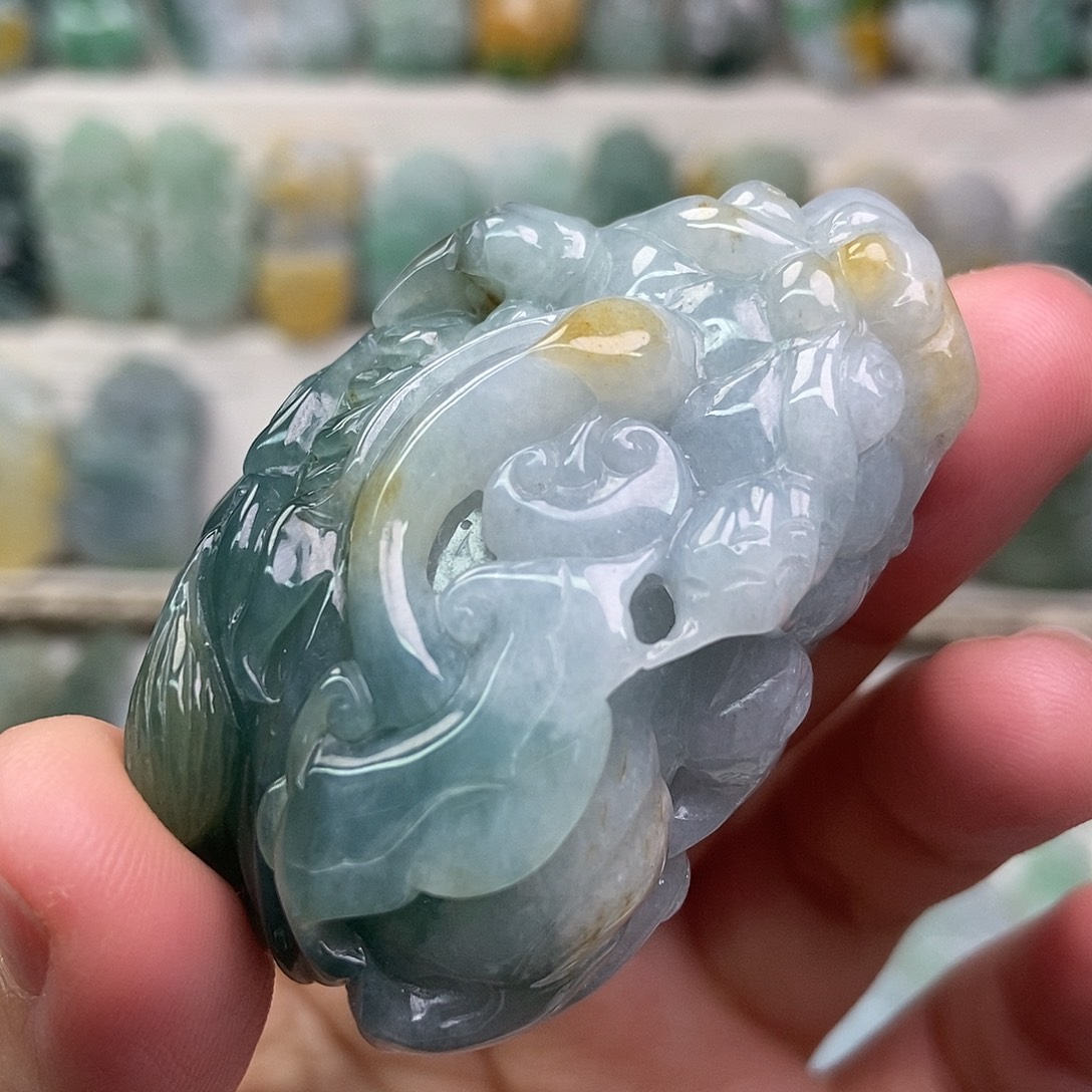 翡翠未镶嵌吊坠(赠链)口含珠