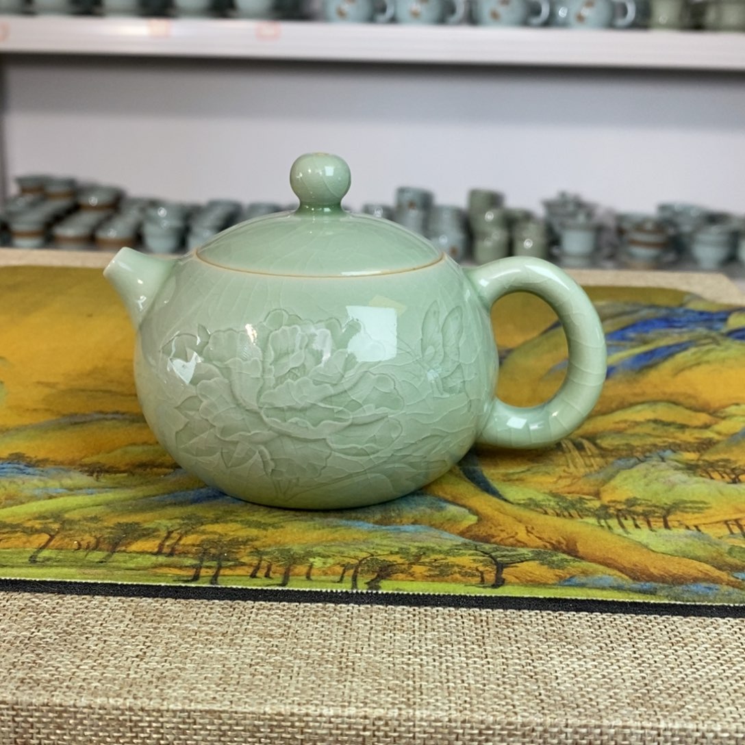 【闪购商品】豆绿牡丹西施壶微微瑕。。。。。