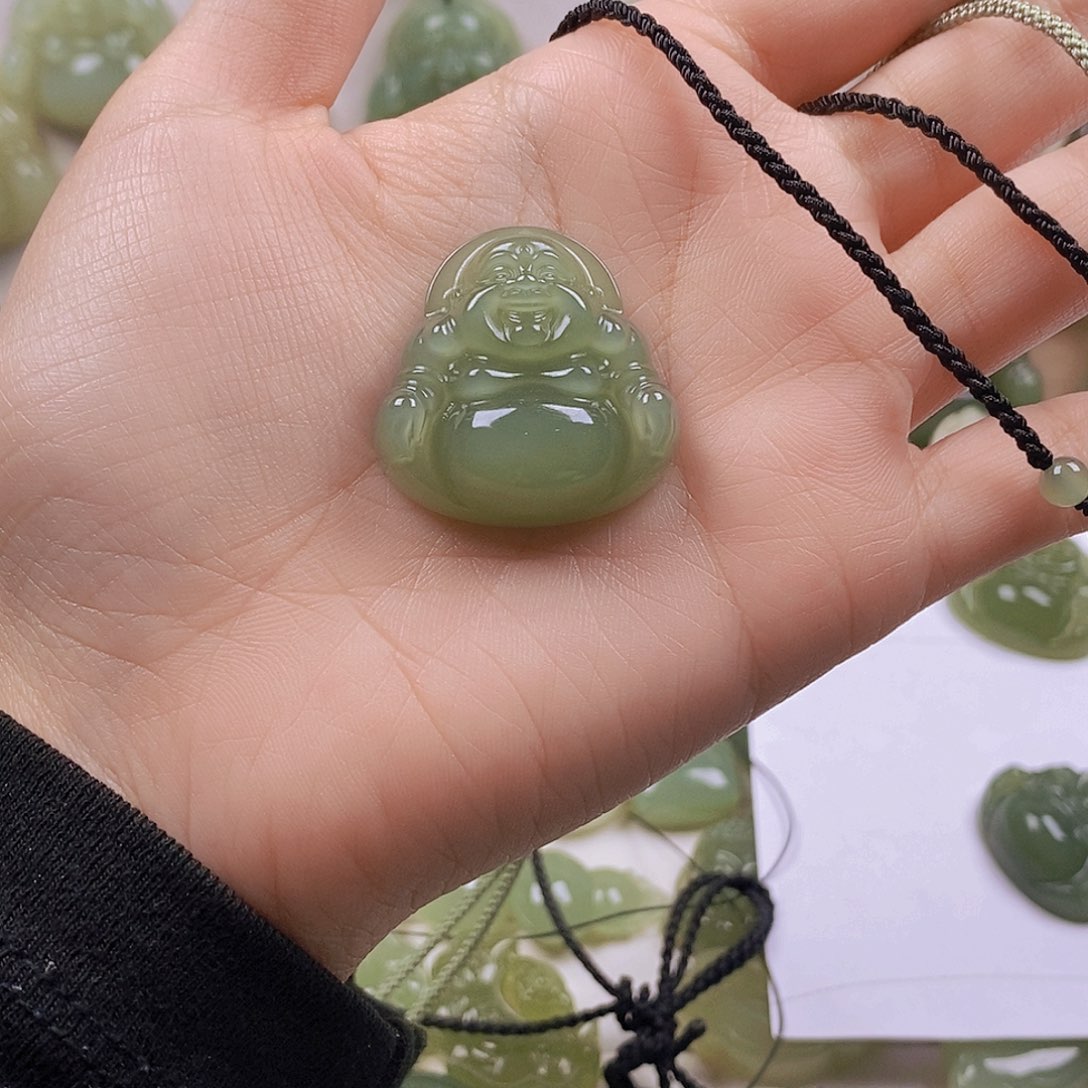 月***月和田玉未镶嵌颈饰
