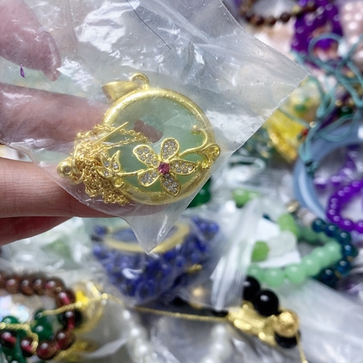 石英质玉未镶嵌颈饰47吊坠