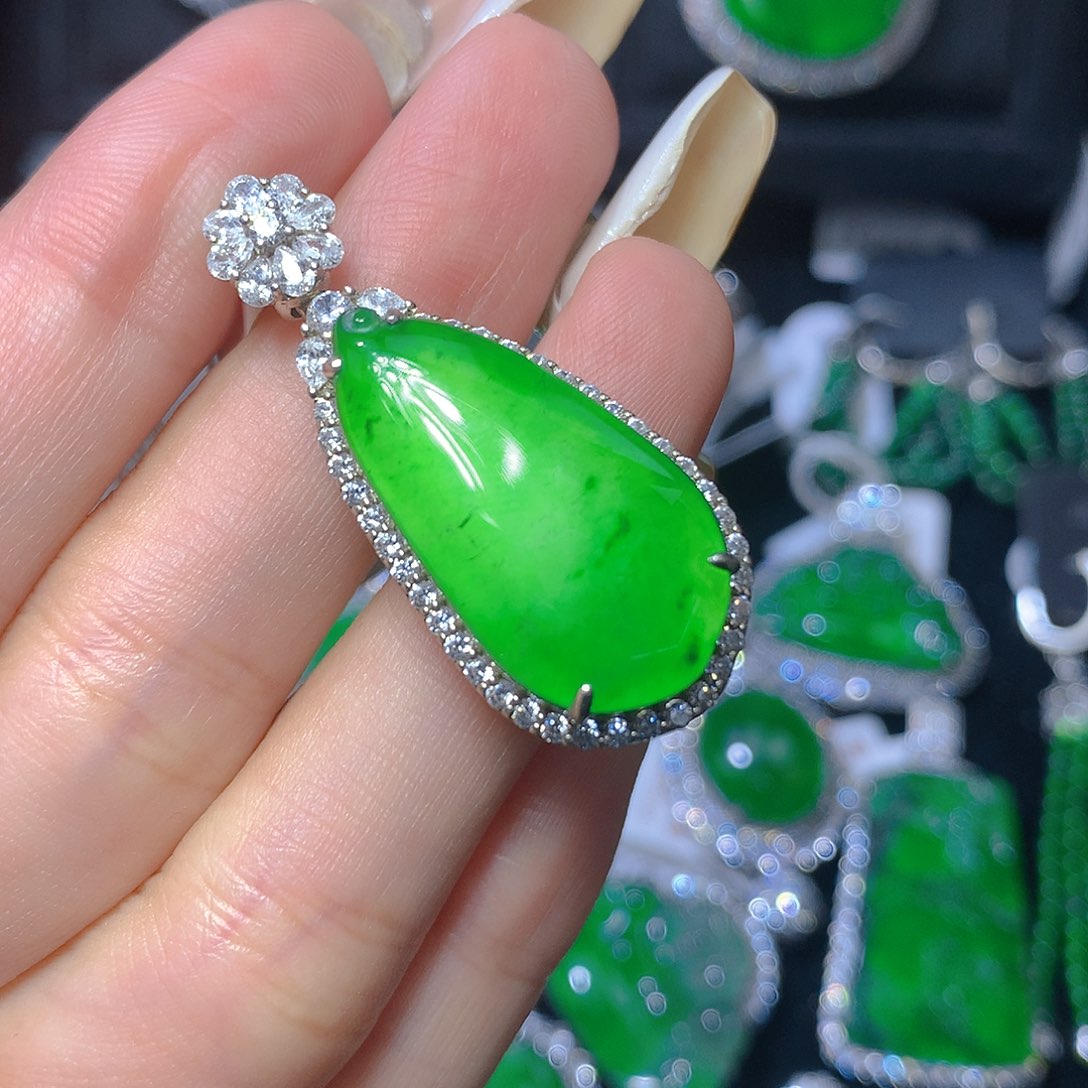 翡翠颈饰银S925镶嵌翡翠