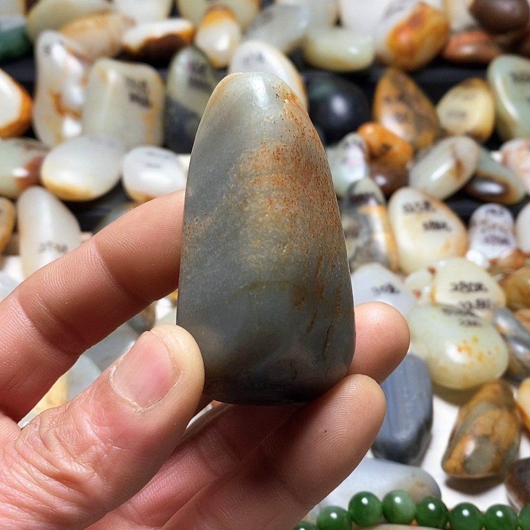 和田玉颈饰未镶嵌手把件