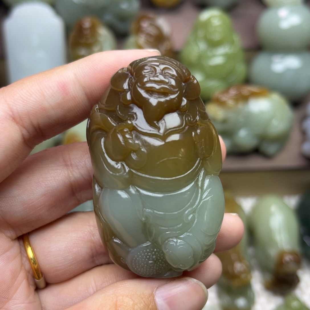 和田玉未镶嵌把件