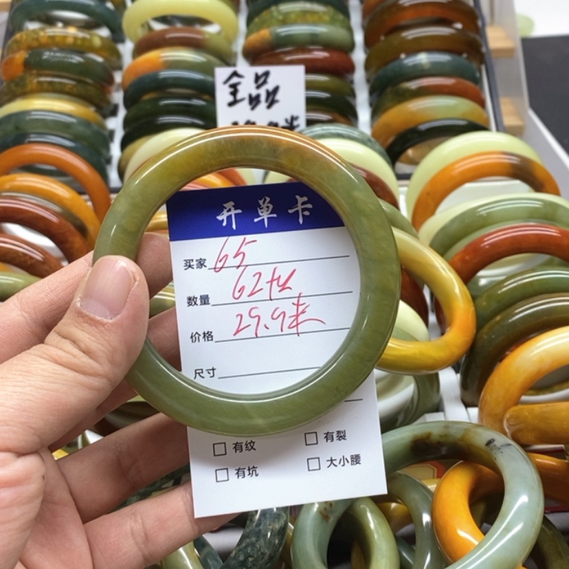 【闪购商品】蛇纹石玉手镯未镶嵌郑**事