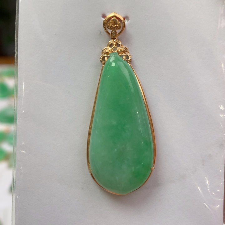 翡翠颈饰18K金镶嵌翡翠