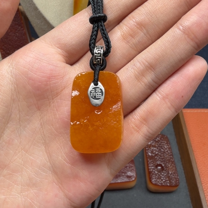 蜜蜡未镶嵌吊坠(赠链)