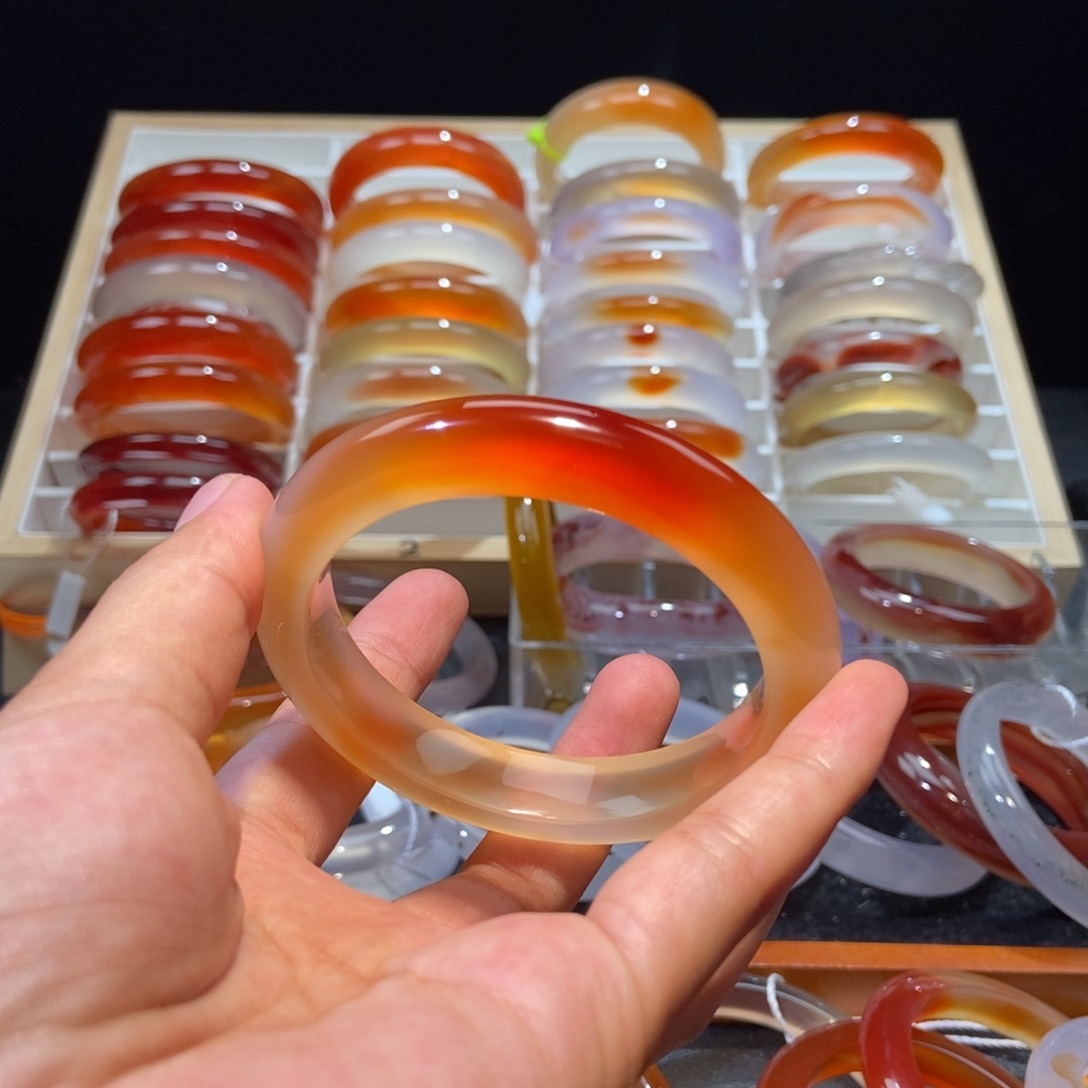 十***六玛瑙/玉髓手镯未镶嵌