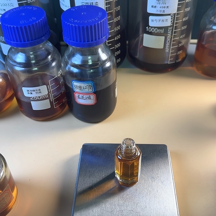 张***鑫2021年国香虫漏10克精油