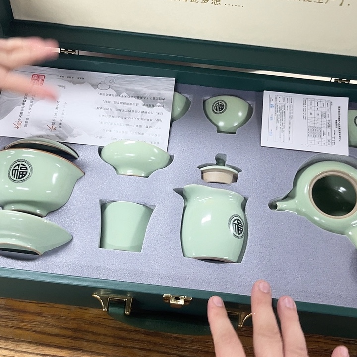 孤品茶具套装等。        