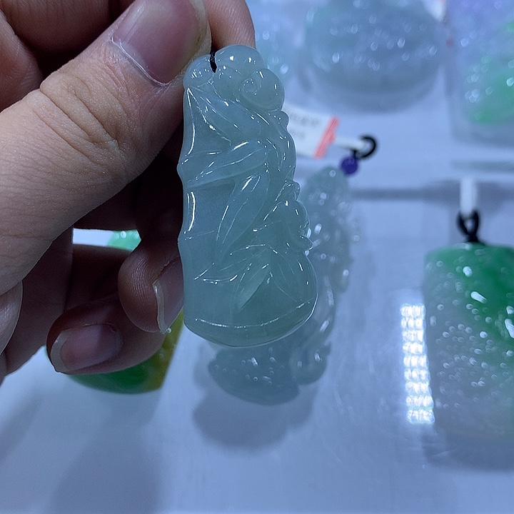 翡翠未镶嵌颈饰天然翡翠A货吊坠