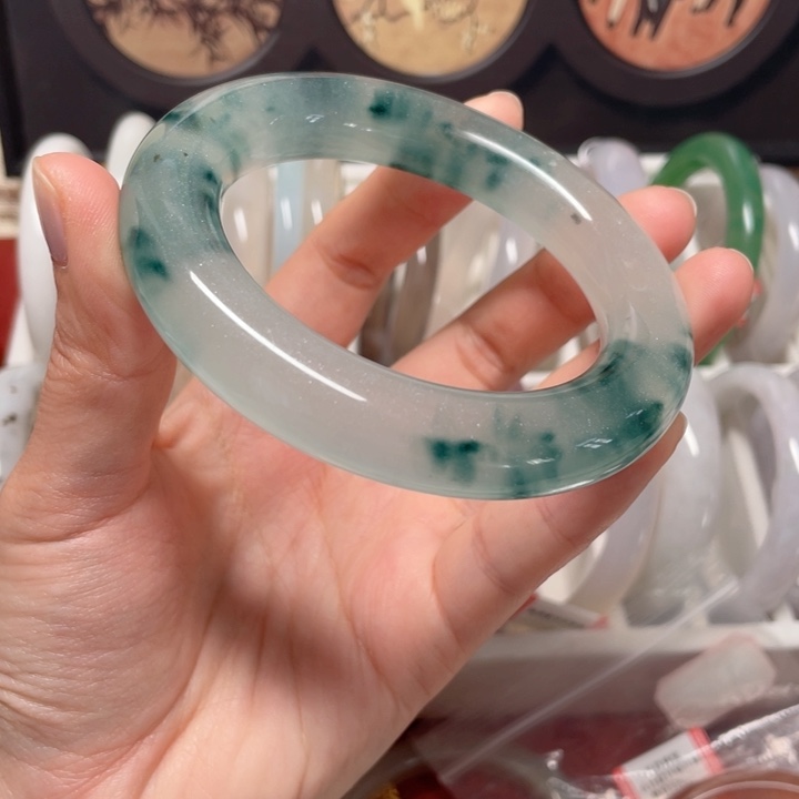 石英质玉未镶嵌手镯