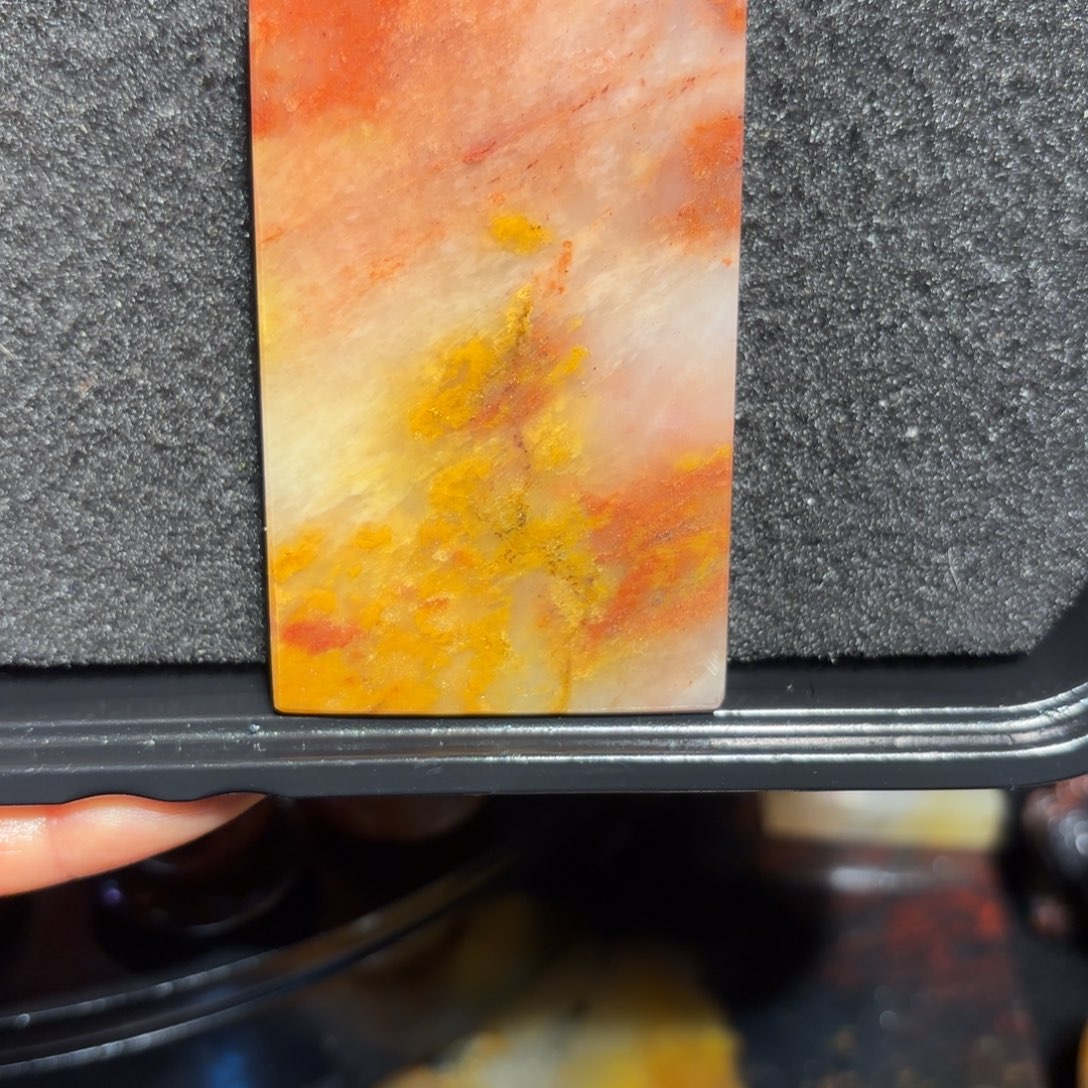佑***慈石材桂林鸡血玉牌子摆件