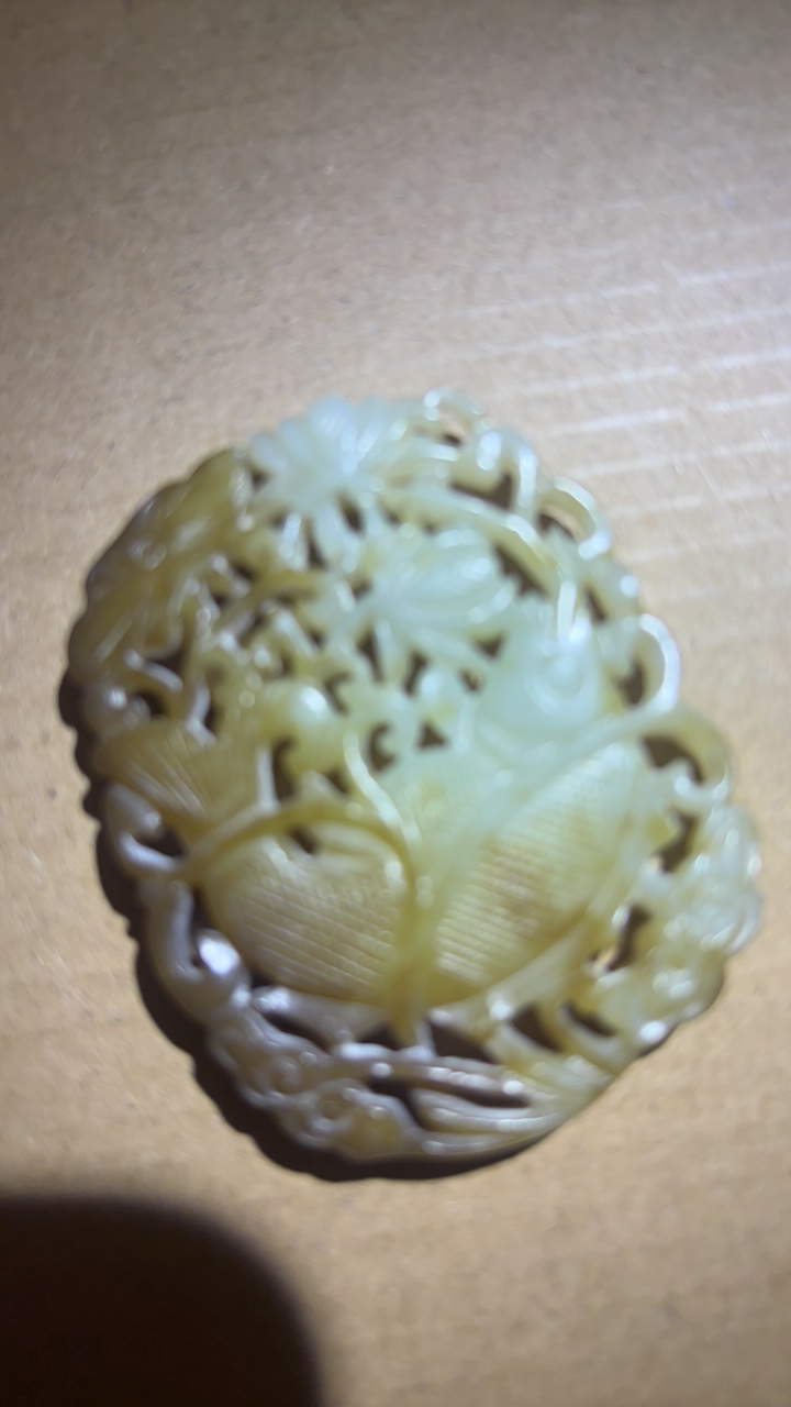 和田玉年年有余挂件